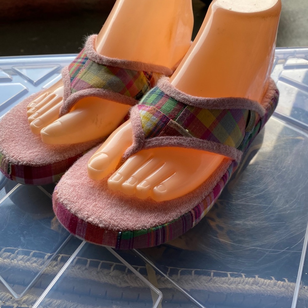 Acorn Multi-Color Thong Slippers Size 6.5-7.5